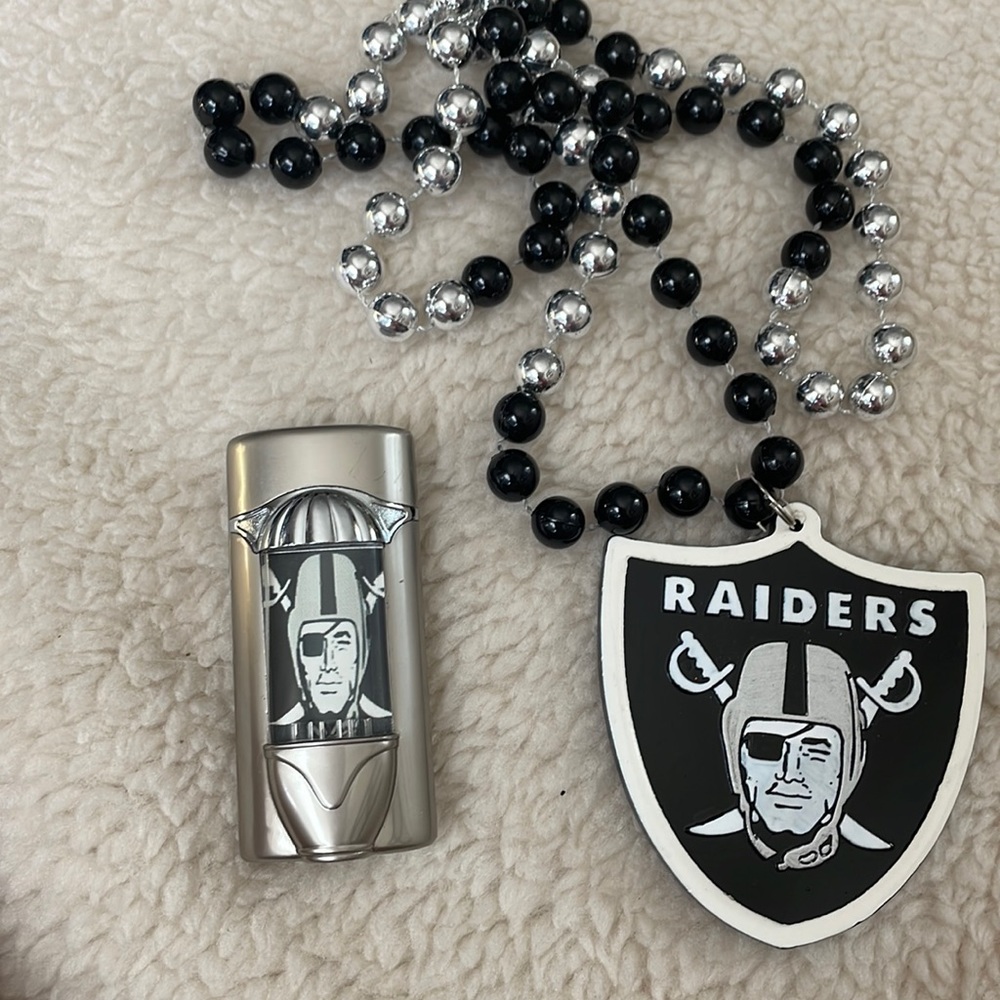 Raiders collectible cigarettes lighter with necklace